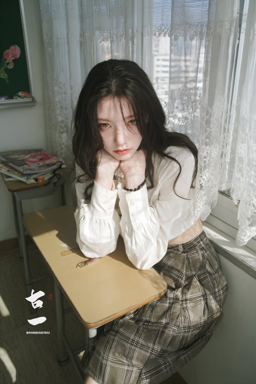 阳光下的静谧校园肖像