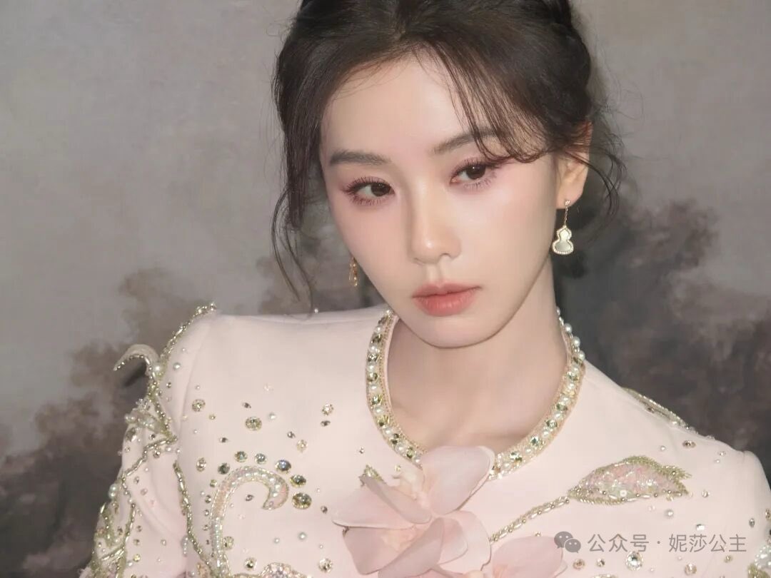 8K画展照片一键替换，逼格高！