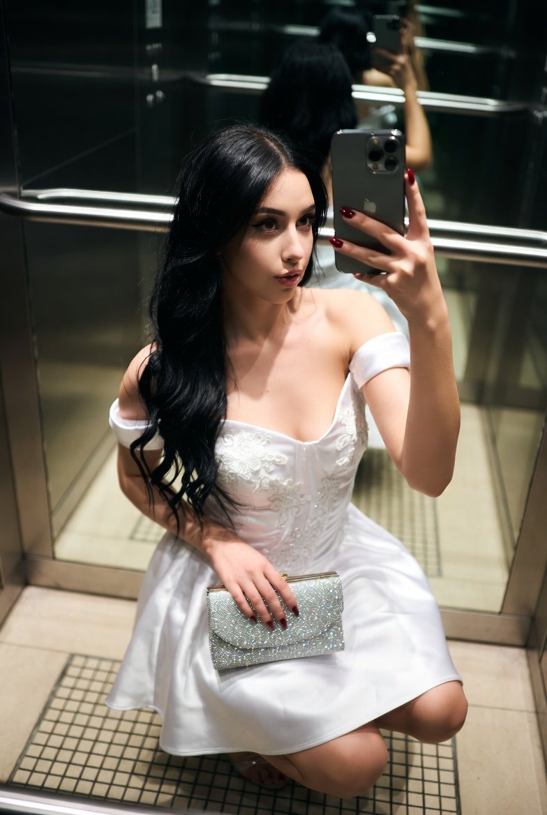 AI捕捉想象：肖像摄影中的自信青年