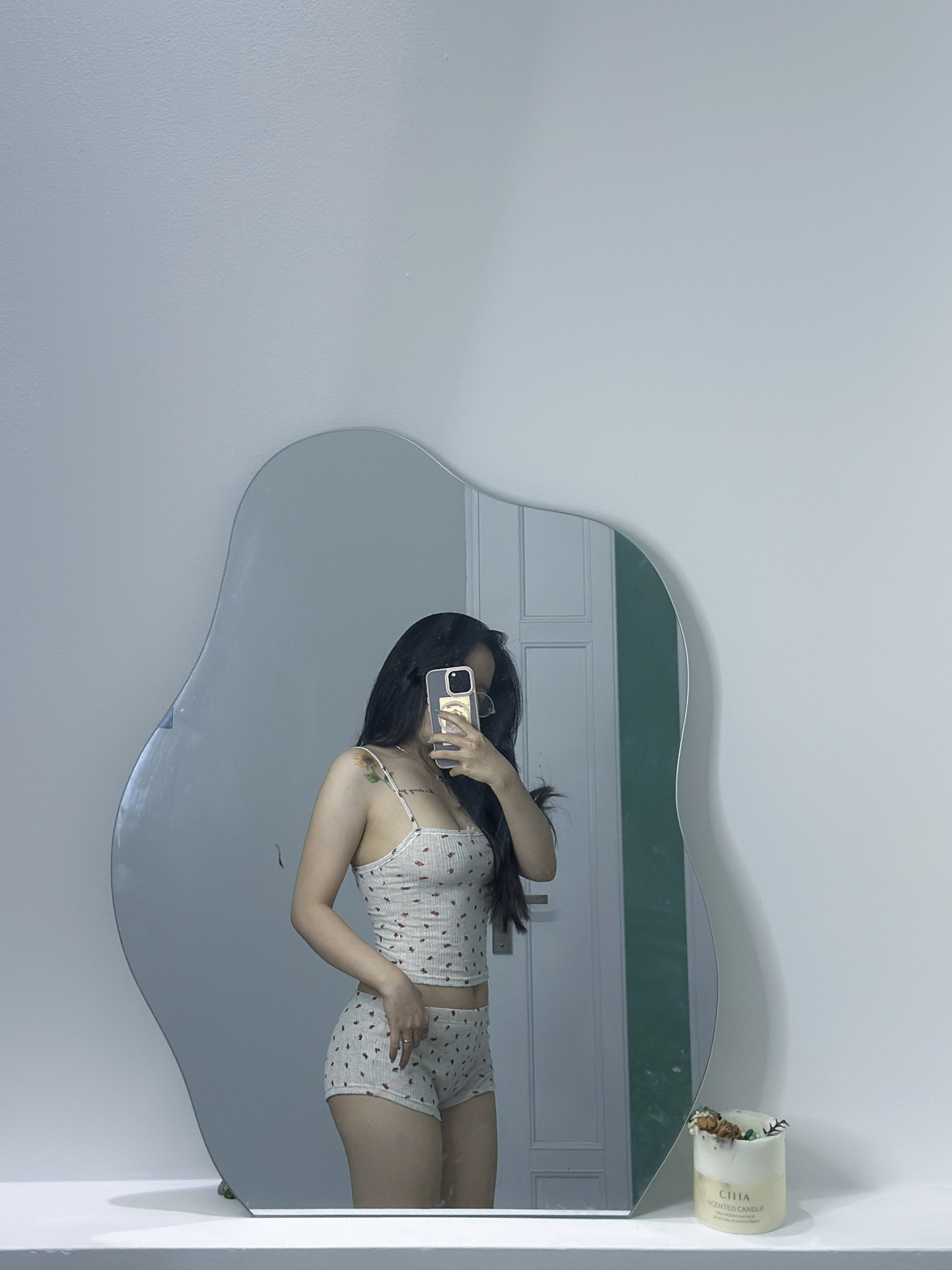 Viral Beauty Mirror Selfie