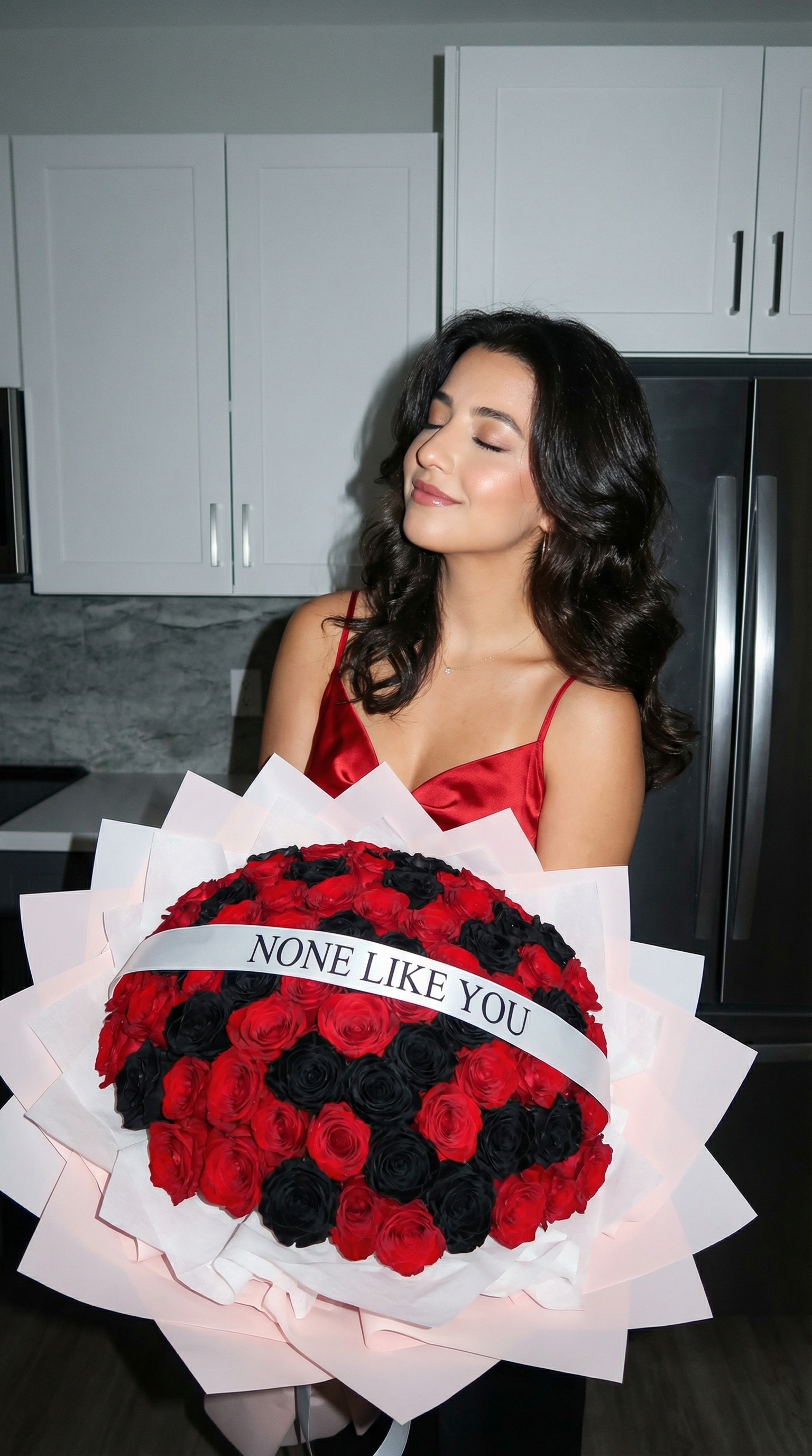 Nano Banana Pro @bageldotcom - 红色丝质上衣的年轻女性与豪华玫瑰花束