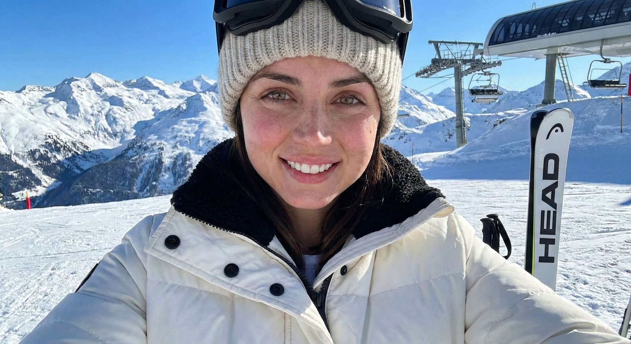 安娜&middot;德&middot;阿玛斯冬日滑雪自拍