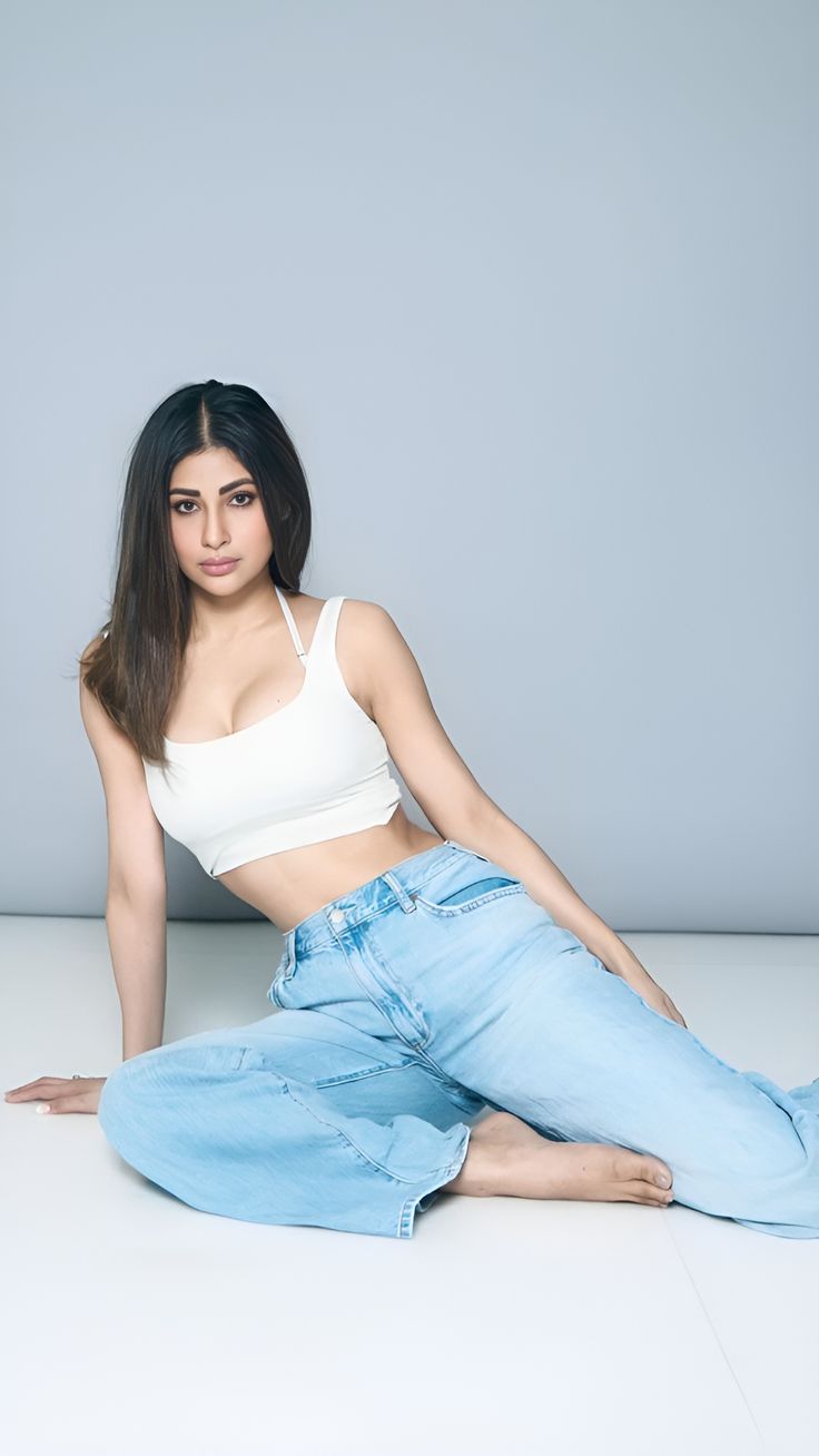 优雅女士在意大利阿马尔菲海岸