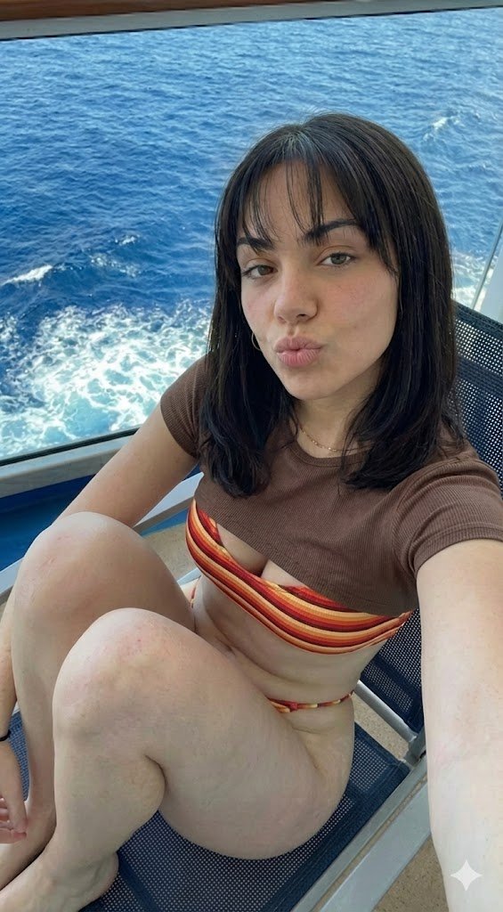 海上游轮阳台自拍