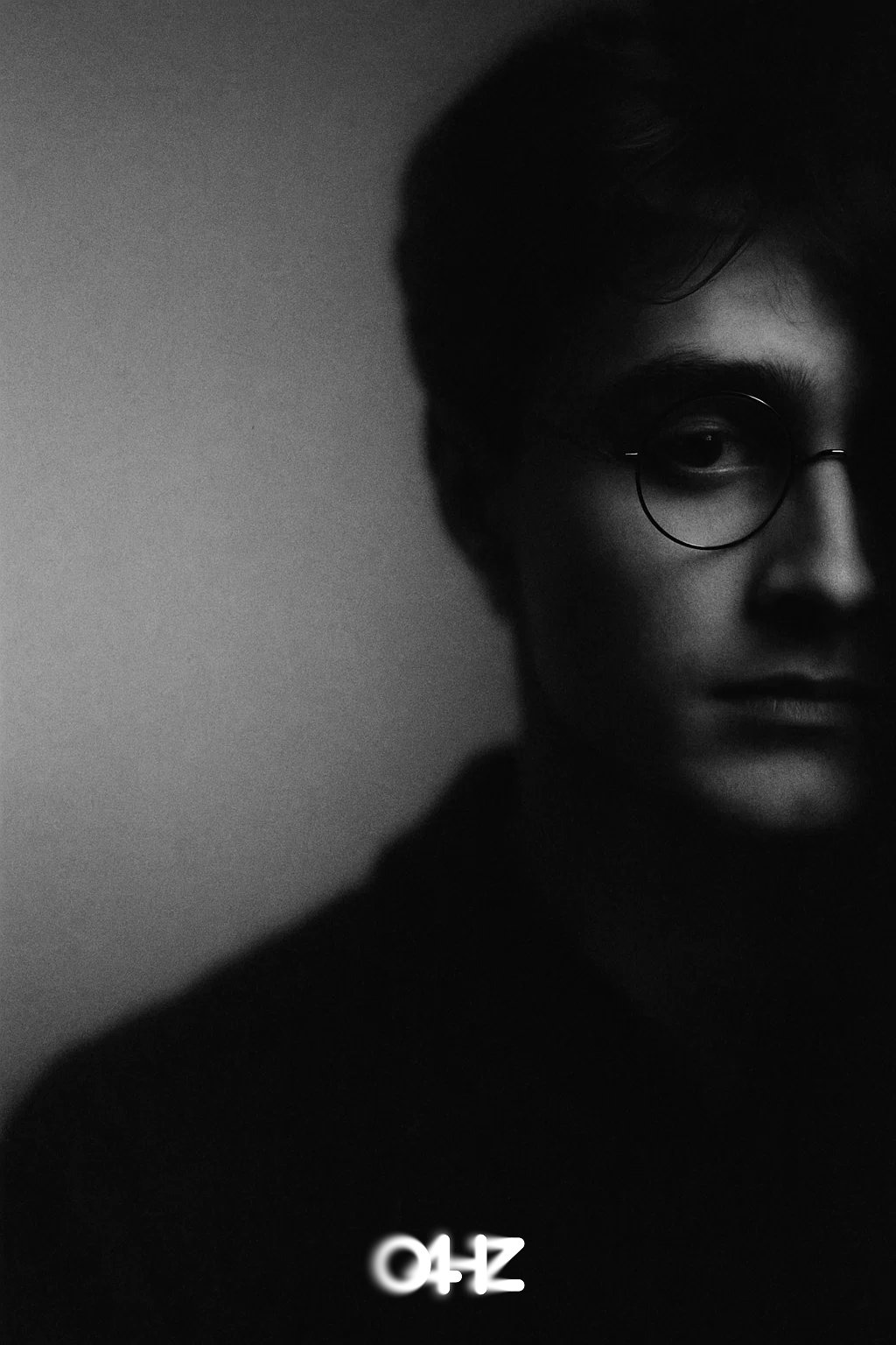 Sora摄影提示词：黑白胶片肖像