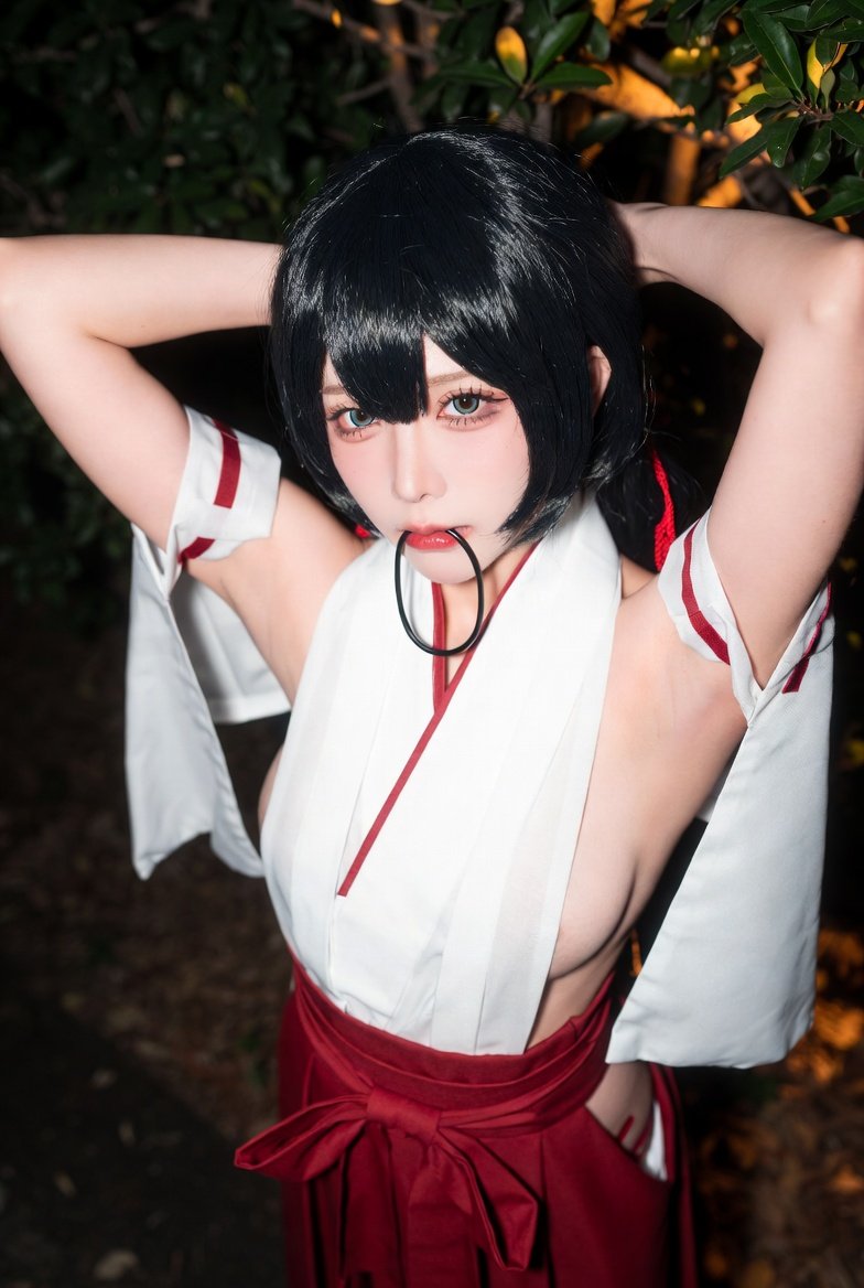 纯真与挑衅的街头快照