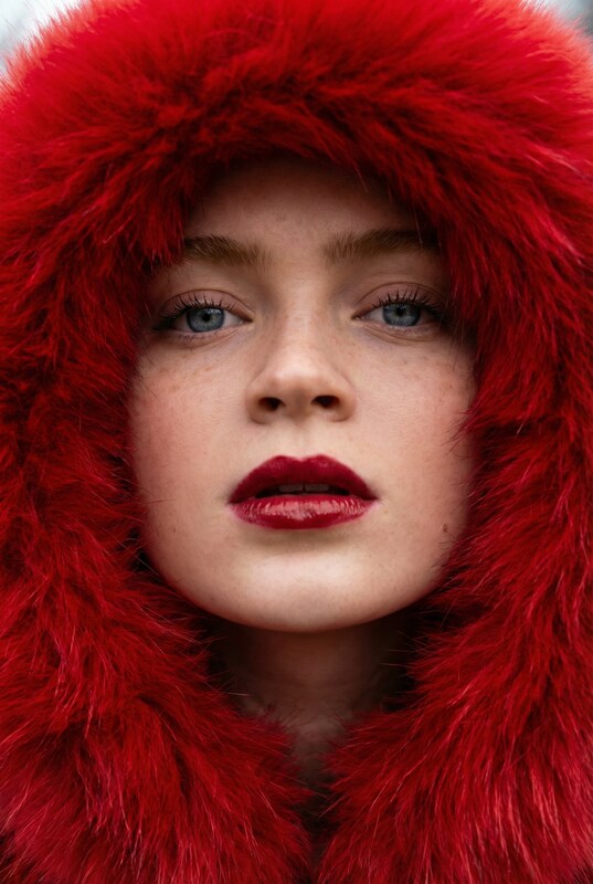 Sadie Sink vs Sydney Sweeney - 纳诺香蕉Pro