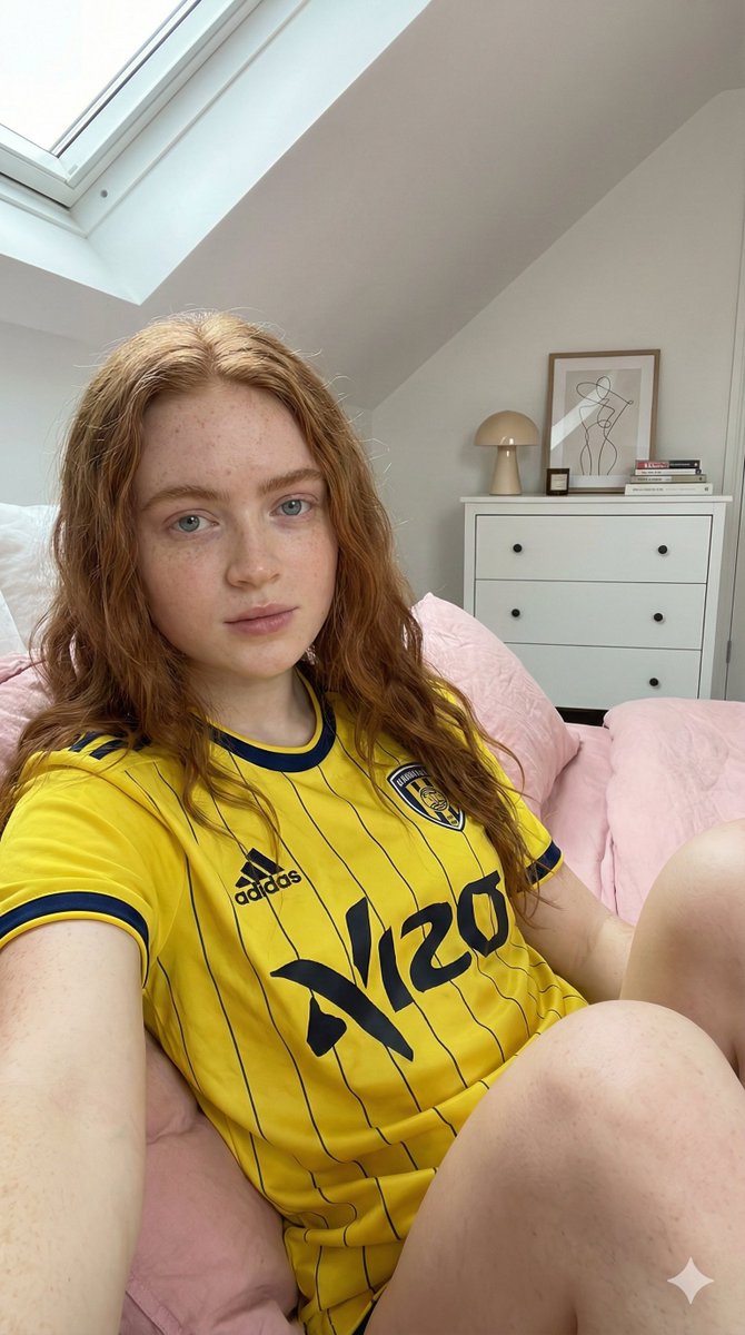 Sadie Sink卧室自拍