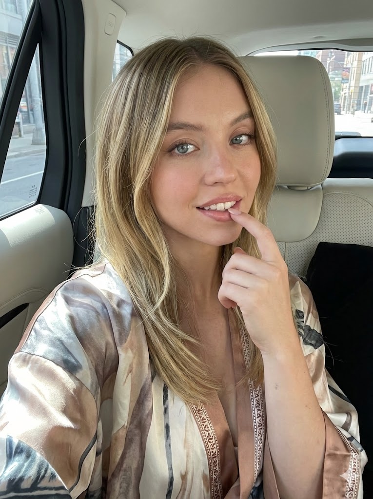 Sydney Sweeney 时尚自拍