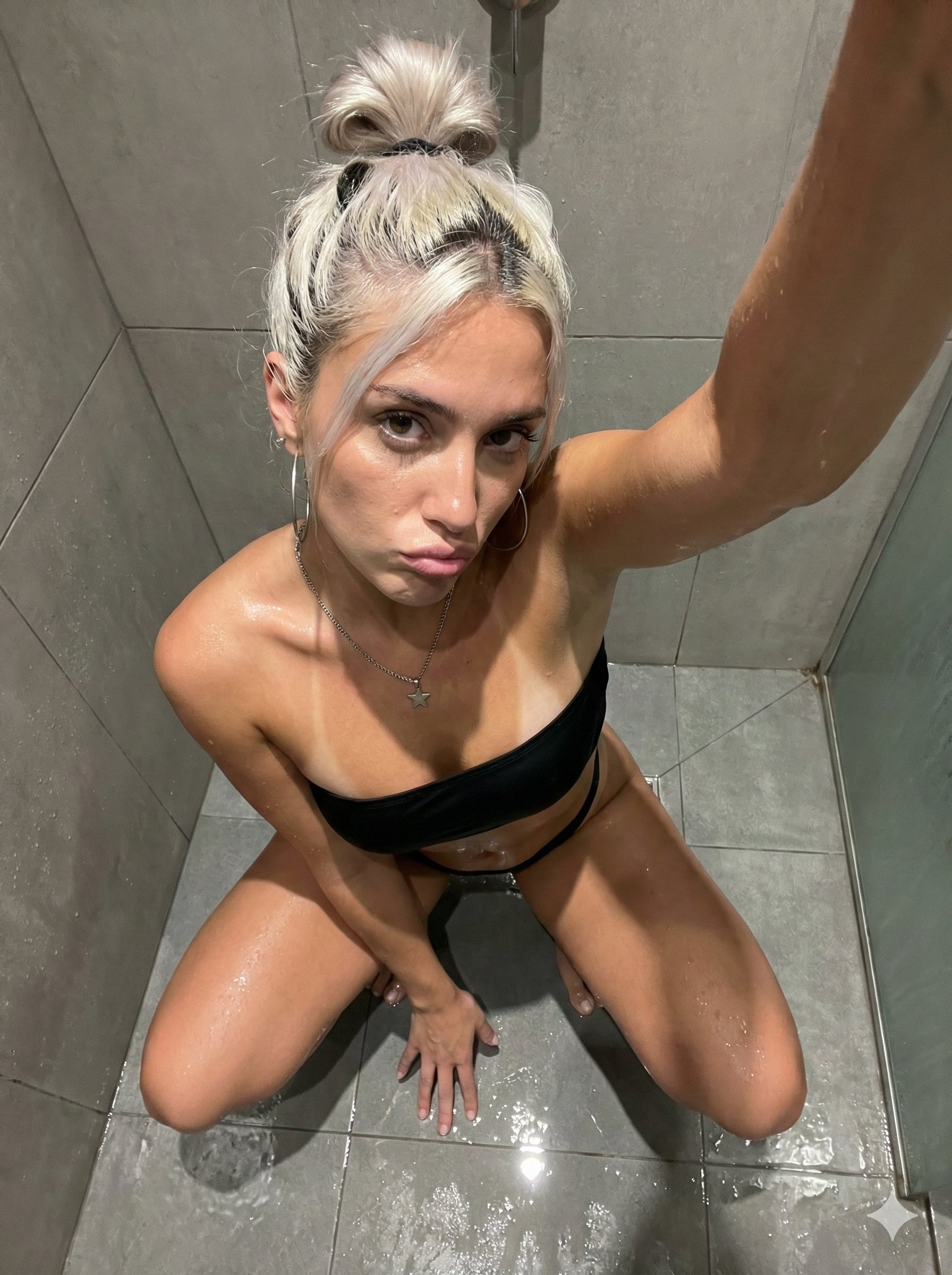 Gemini Nano Banana Pro - 年轻女性自拍