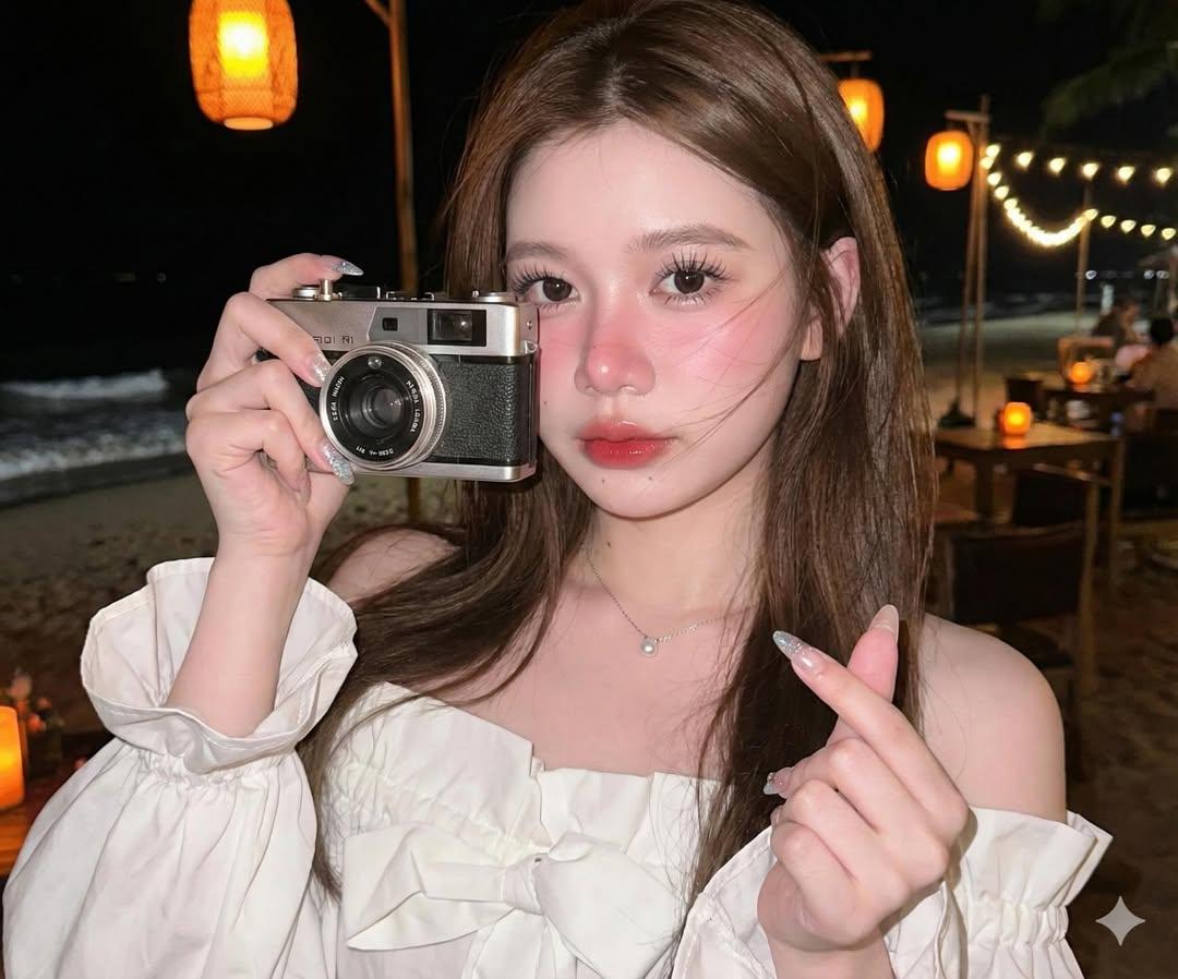 超现实主义智能手机摄影：亚洲女性