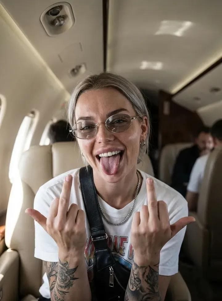 年轻女性的超现实主义DSLR肖像