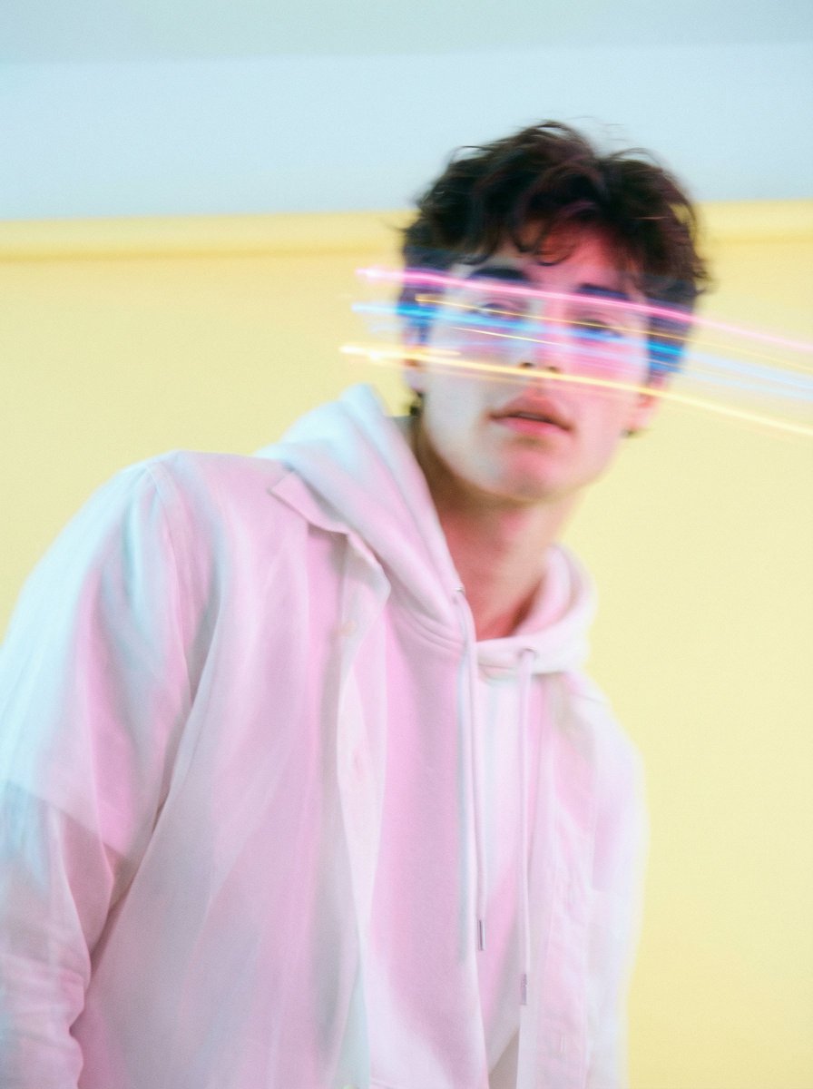 Nano Banana Pro在@SocialSight上的艺术摄影