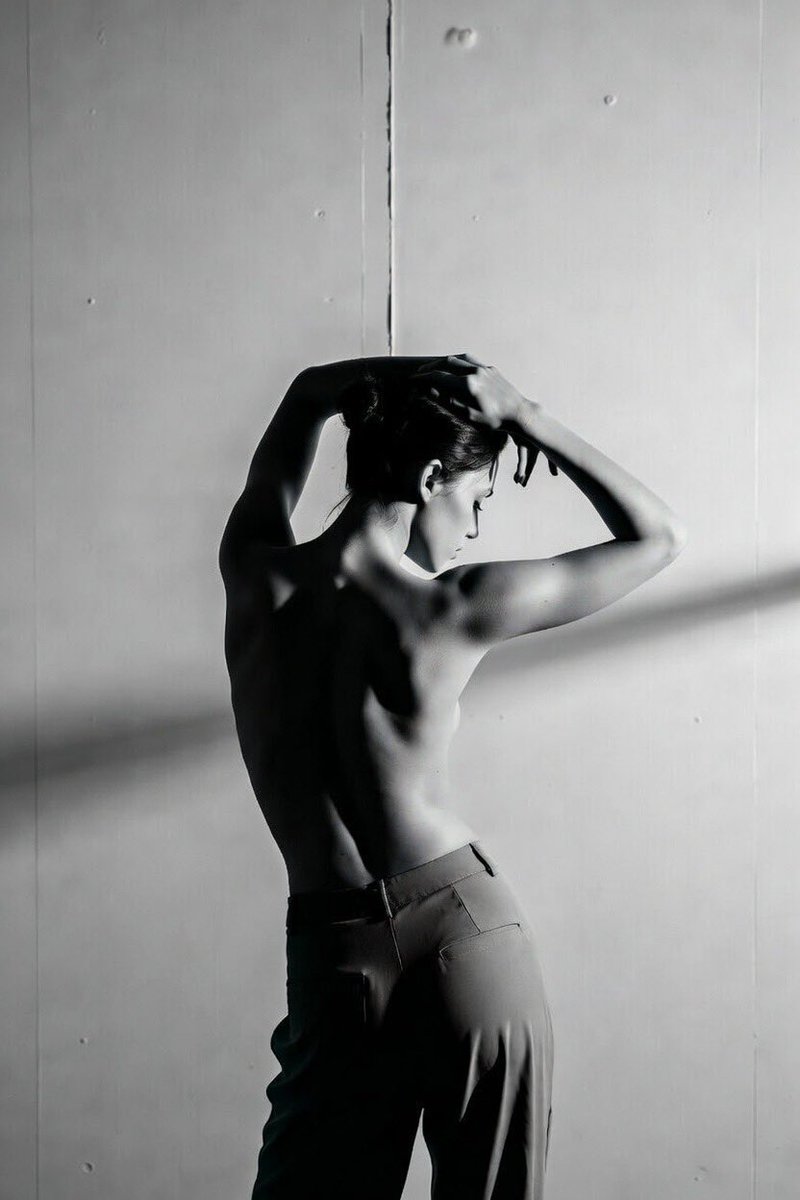 黑白色块艺术作品