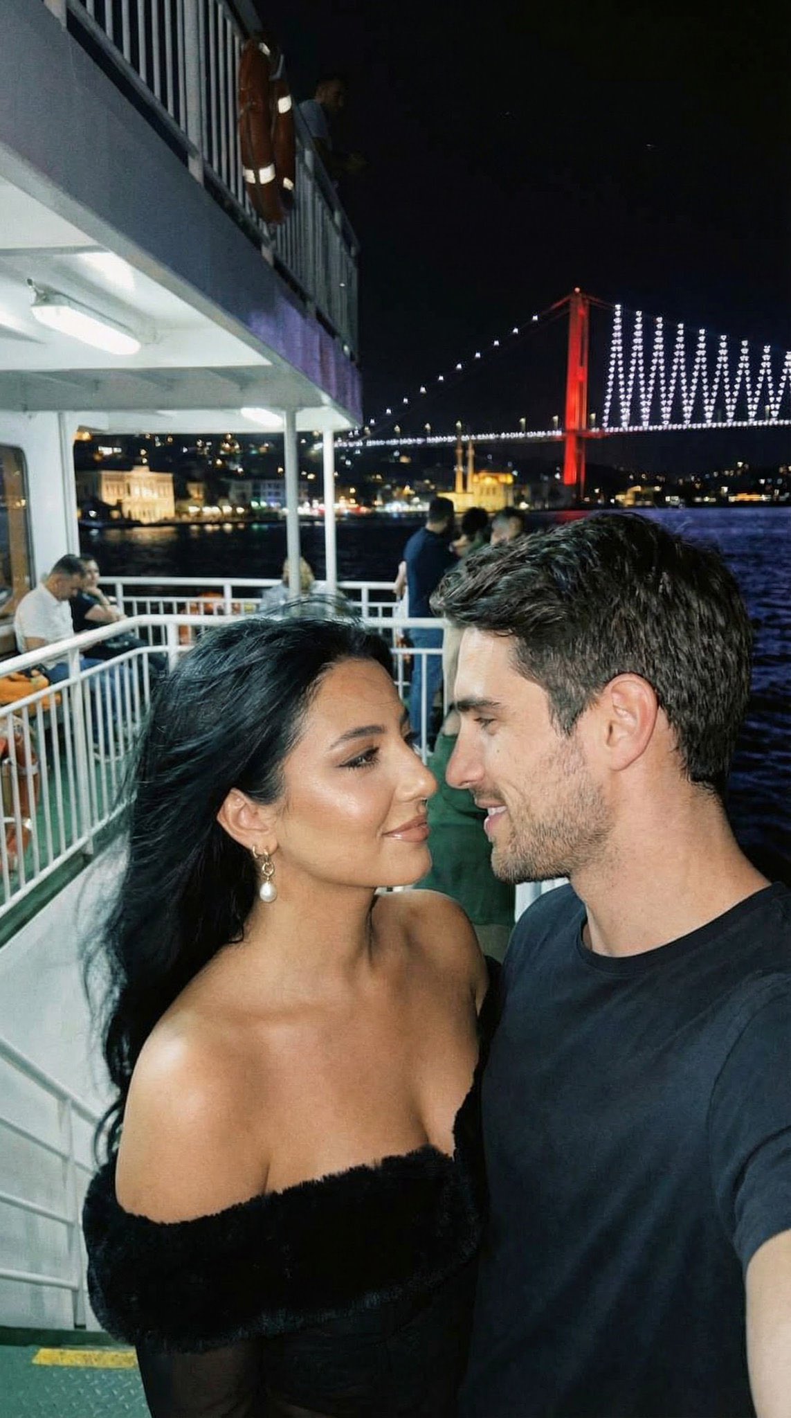 伊斯坦布尔夜渡轮浪漫